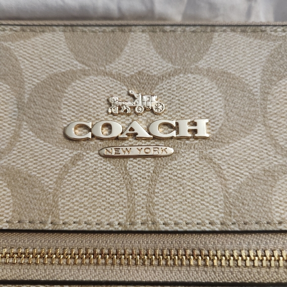 NWOT Coach cross body purse - Picture 2 of 4